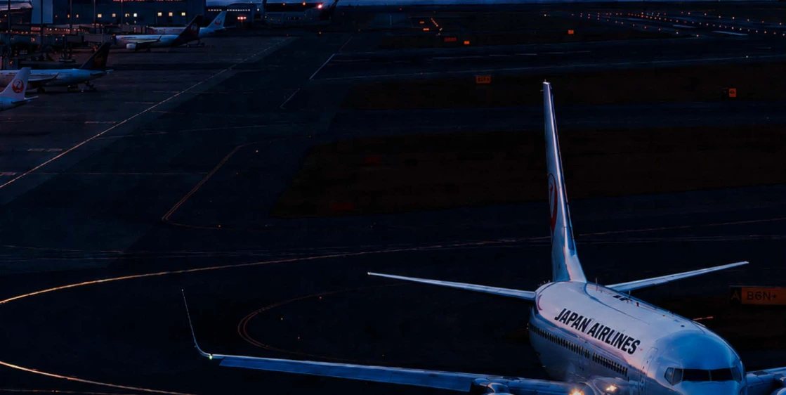 Aircraft on an airport apron